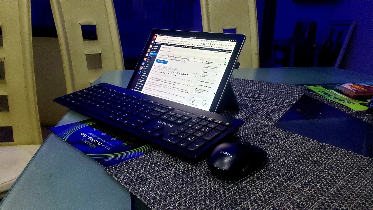 Heres how big the Oraimo SmartOffice Wireless Keyboard looks in front of my Tablet PC